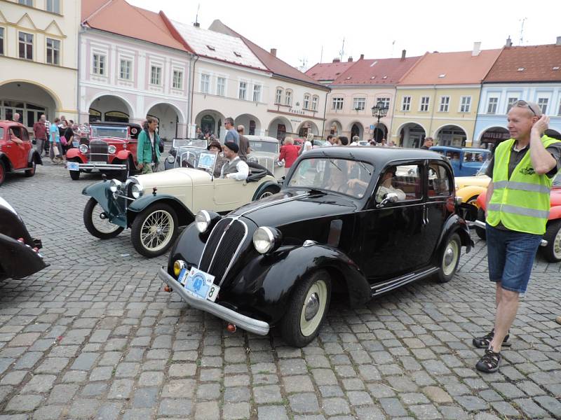 Veteránem Českým rájem na jičínském Valdštejnově náměstí.