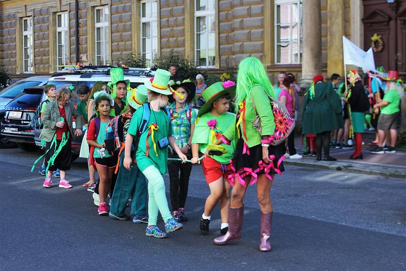 Průvod masek odstartovat 30. ročník festivalu Jičín - město pohádky.