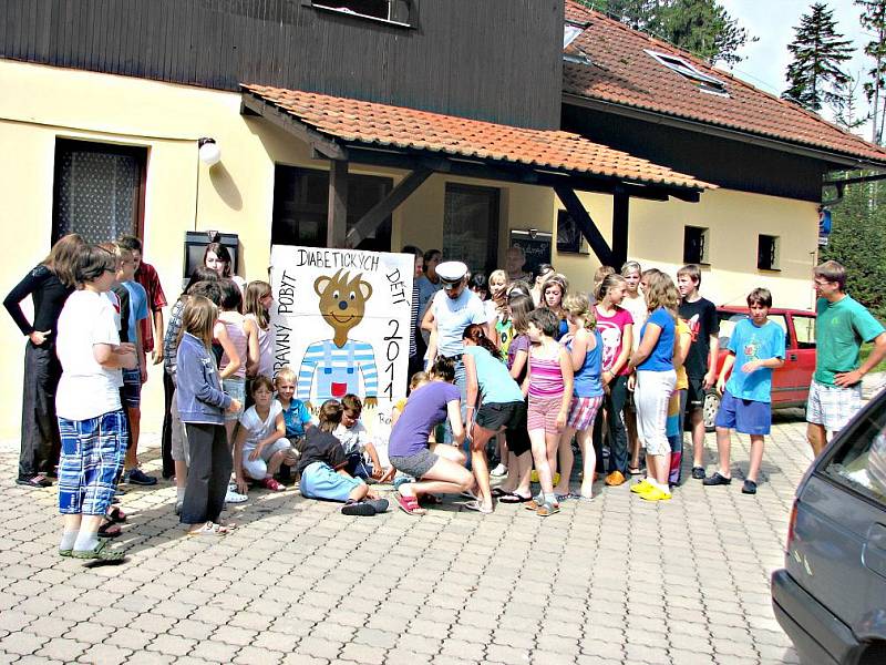 Děti cukrovkáři se na čtrnáctidenním táboře zdokonalily v péči o sebe, především si zvýšily sebevědomí.