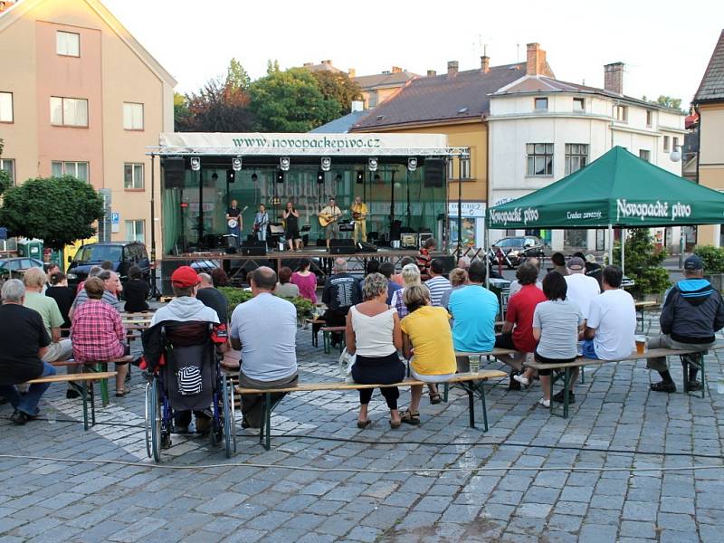 Benefiční koncert v Nové Pace.