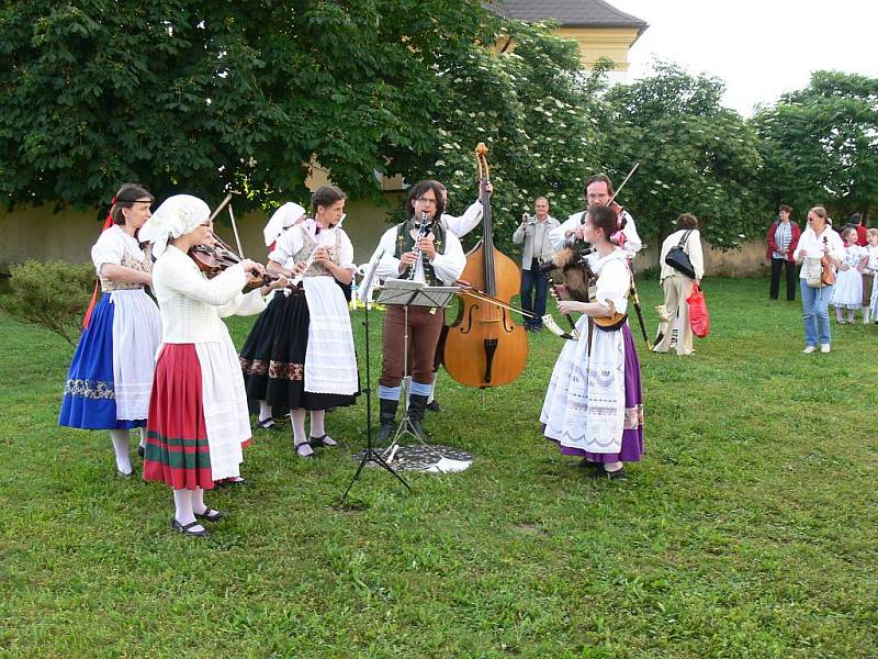 Pražský folklorní soubor Kytice.