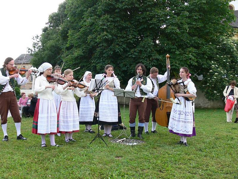 Pražský folklorní soubor Kytice.