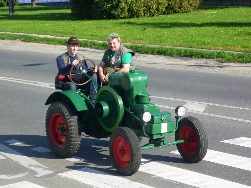 Návrat traktorů Svoboda do Mladé Boleslavi.