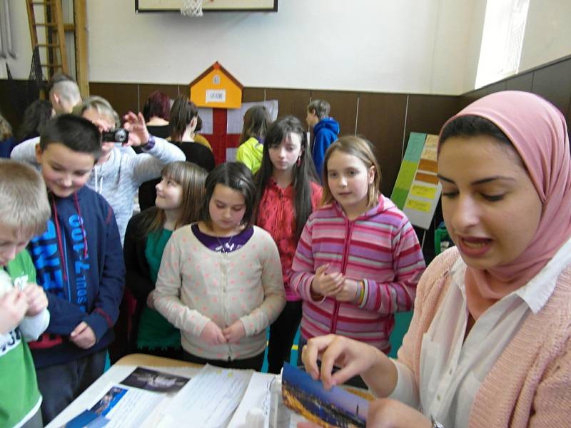 Zahraniční studenti v peckovské škole v rámci projektu Edison.