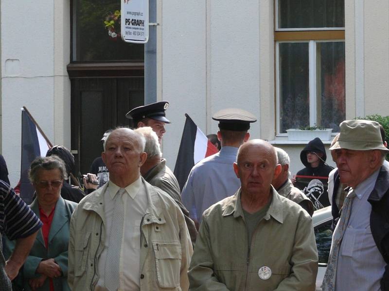 Prvomájová manifestace v Jičíně - lipách objektivem německého fotografa.