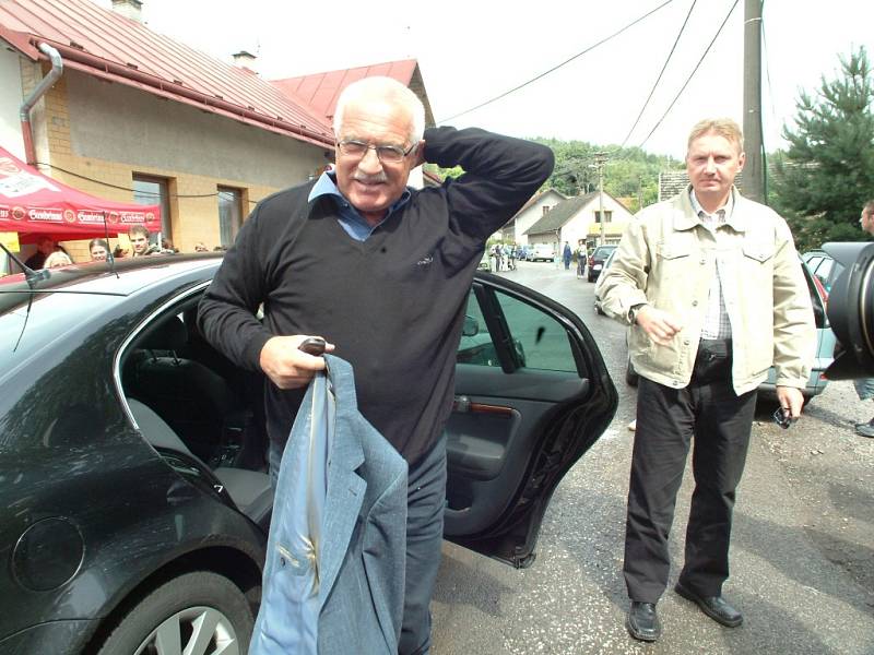 Prezident Václav Klaus návštěvou na Volejbalové Dřevěnici roku 2005.