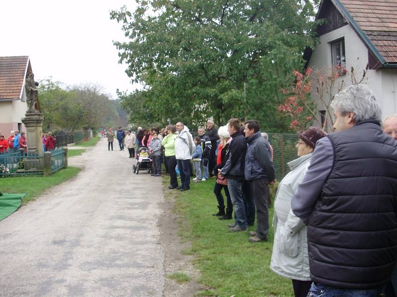 Svěcení obnovené zvoničky ve Vlkanově.