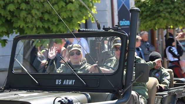 Hořice si každý rok  připomínají výročí průjezdu konvoje americké 23. průzkumné squadrony 16. obrněné divize 3. armády USA generála George Pattona. Dne 8. května 1945 vyhnala německé vojsko z Lázni Velichovek.