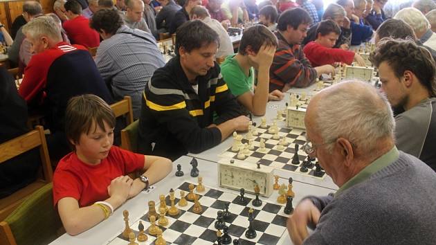 Devadesát šachových generálů v Lužanech - Jičínský deník