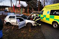 Řidič po nehodě u Svatojánského Újezdu skončil v péči záchranářů.