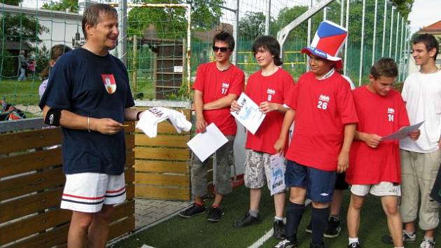 Fotbal hořických radních s klubem Pohoda.