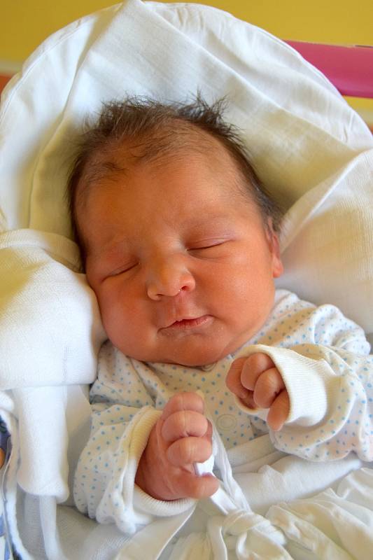 Filip Krýsl se narodil 7. října s mírou 48 cm a váhou 3,04 kg. Z prvního potomka se radují Veronika Francová a Petr Krýsl. Bydlet budou v Mladé Boleslavi.