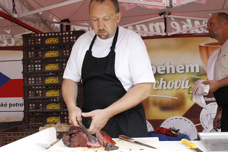 Jedno skvělé jídlo vedle druhého. Gurmánský zážitek byl v sobotu v zámeckém parku zaručen.