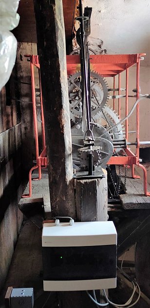 Hodinový stroj se vrátil do věže kostela sv. Ignáce
