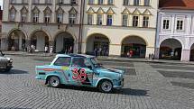 Přehlídka vozů značky Trabant na jičínském Valdštejnově náměstí.