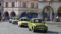 Přehlídka vozů značky Trabant na jičínském Valdštejnově náměstí.