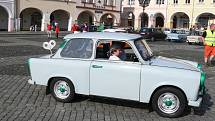 Přehlídka vozů značky Trabant na jičínském Valdštejnově náměstí.