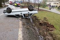 Nehoda řidiče opelu u bělohradských lázní.