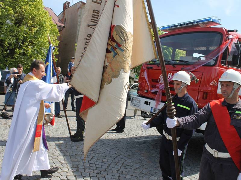 Peckovští hasiči mají novou cisternu.