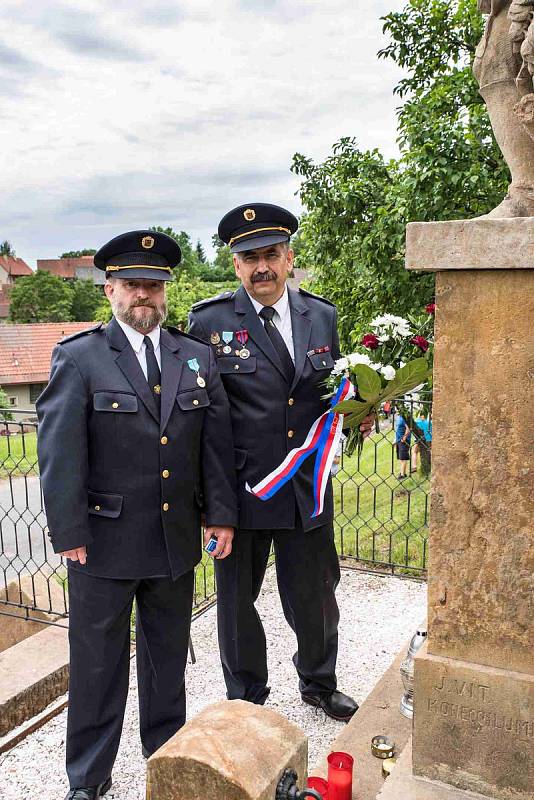 O víkendu si hasiči ze Zboží na Novopacku připomněli 115 let od svého založení. Oslavy spojili se sjezdem rodáků.