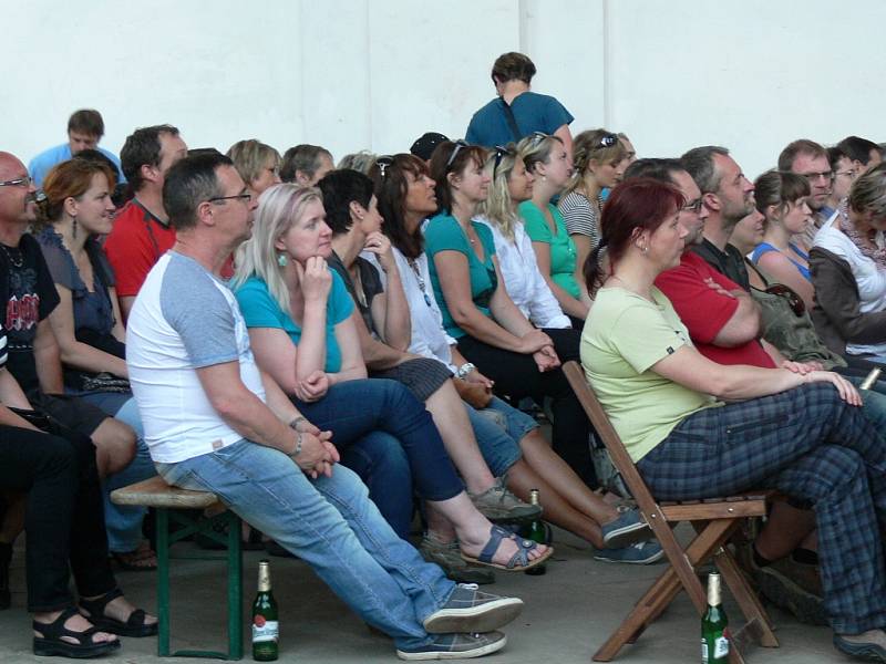 Koncert Radima Hladíka a Blue Effectu ve Valdštejnské lodžii.