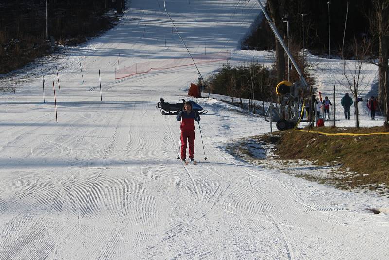 Osmých zimních sportovních her seniorů v Nové Pace se zúčastnil rekordní počet účastníků, z celého kraje se jich sjelo do Ski areálu Máchovka 233.