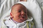 MAREK BAUER se narodil 27. října ve 4.50 hod. Po porodu vážil 3,3 kg a měřil 49 cm. Společný domov má s rodiči Terezou a Michalem Bauerovými v Náchodě. Na brášku se těší sestřička Sárinka (3,5).
