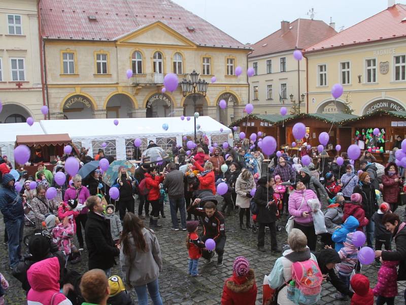 Vypouštění balónků Ježíškovi v Jičíně.