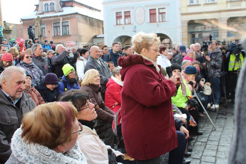 Z návštěvy prezidenta Miloše Zemana na novopackém náměstí.