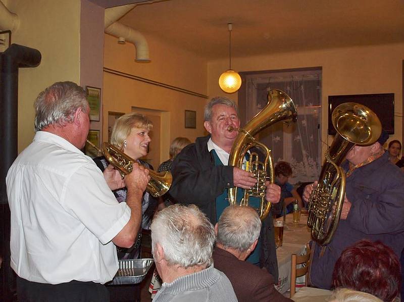 Vánoční koncert Kuželovy dechové hudby na Samšině.