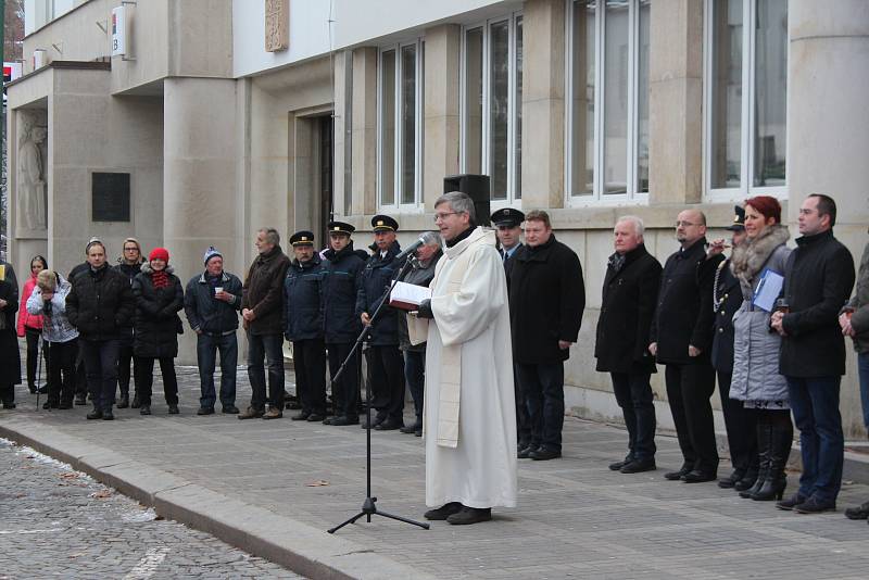 Novopačtí dobrovolní hasiči převzali nový vůz za více než šest milionů korun.