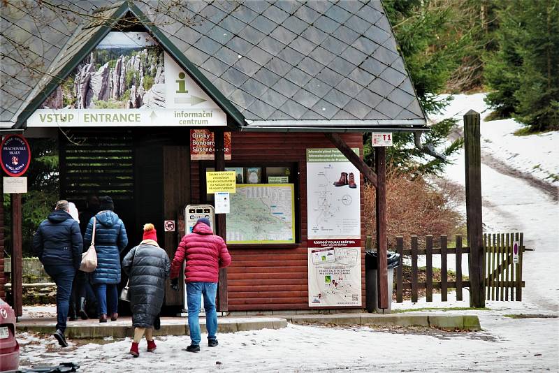 Zimní měsíce se správci rozhodli využít k vytěžení dřeva napadeného kůrovcem. Z toho důvodu je pro chladumilné turisty uzavřena Zelená rokle.