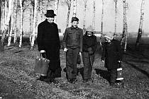 S dědou Josefem jdeme na houby (rok 1958).