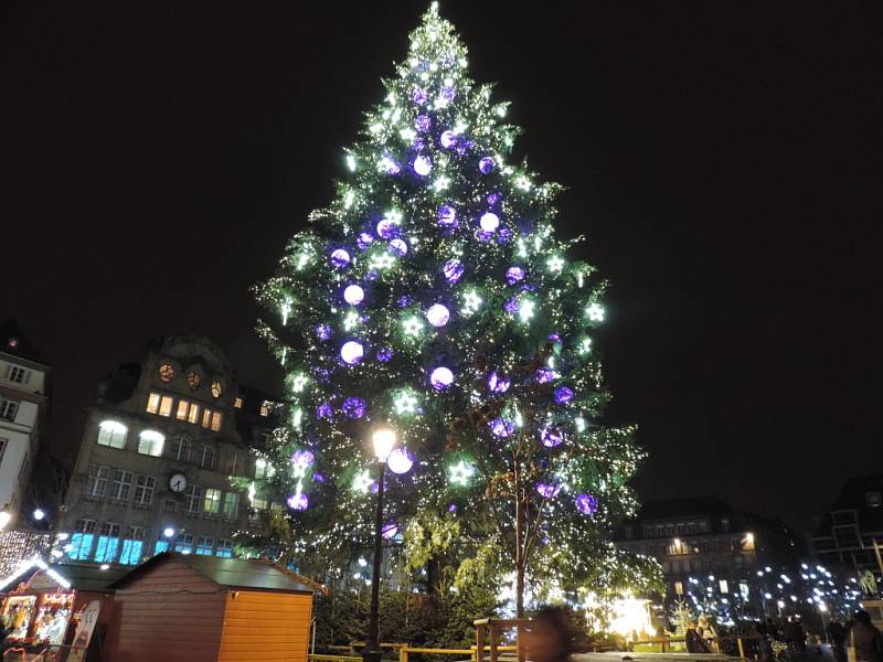 Předvánoční Štrasburk během adventních trhů.