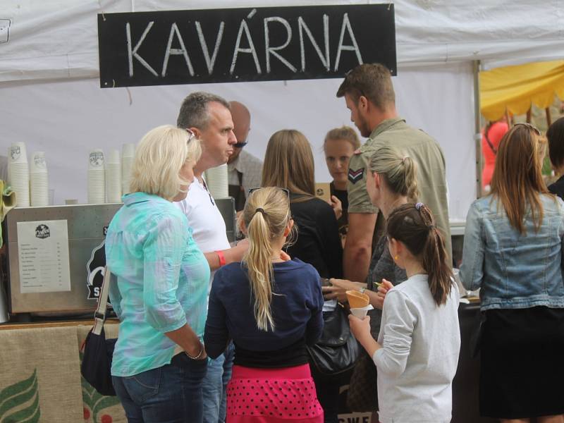 Jičínský Food festival v zámeckém parku.