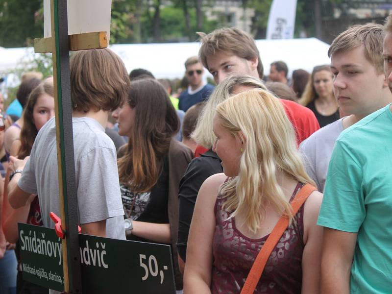 Jičínský Food festival v zámeckém parku.