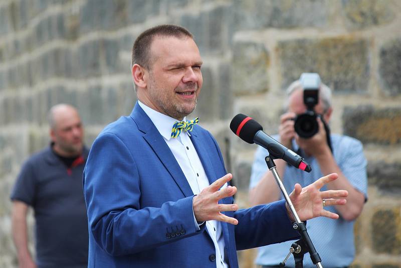 Ministr kultury Martin Baxa poděkoval především rodině Kinských dal Borgo za péči o české památky a panství.