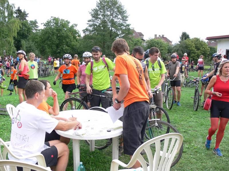 Start závodu Tour de Bière v Jičíně.