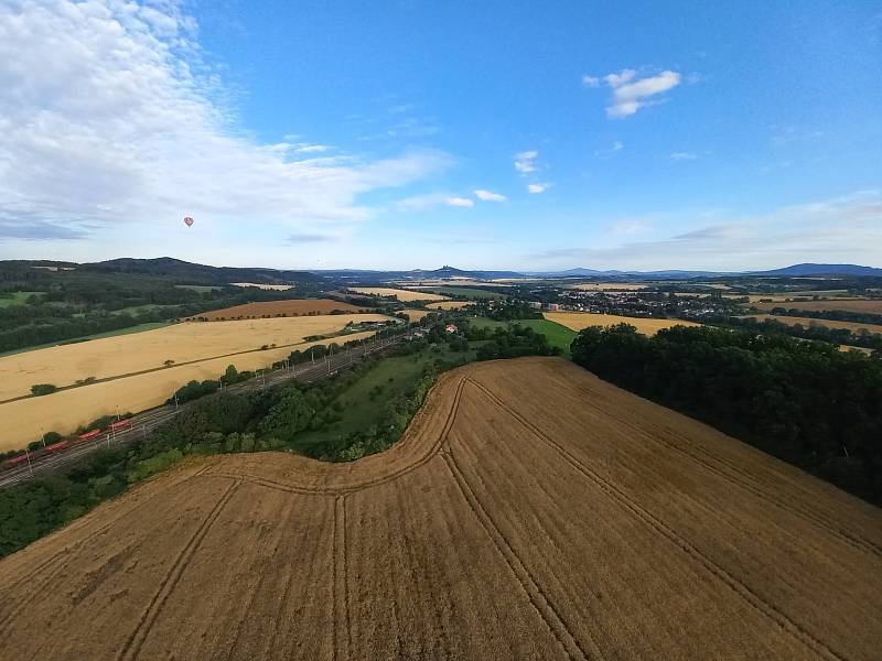 Horkovzdušným balonem nad Jičínskem.