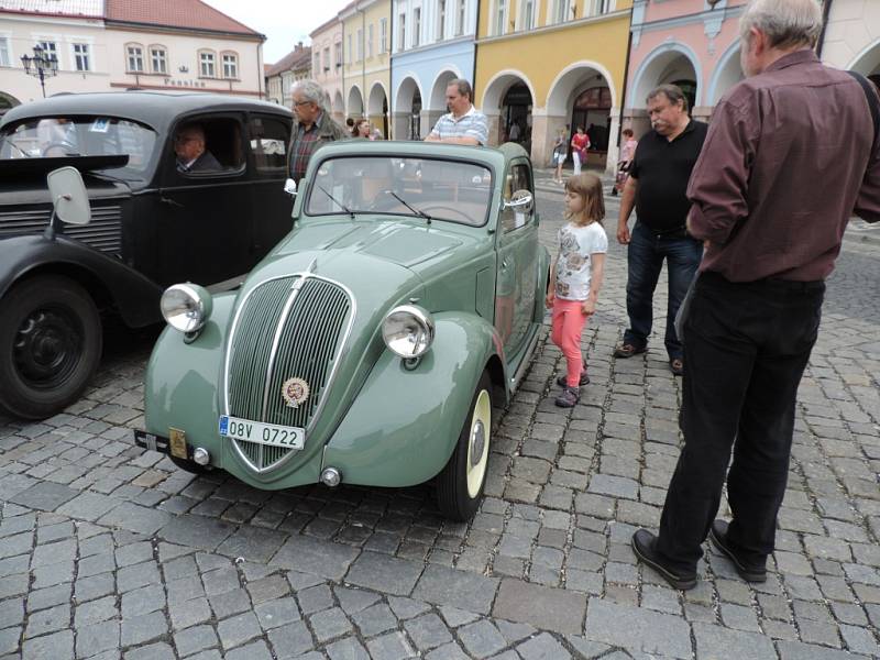 Veteránem Českým rájem na jičínském Valdštejnově náměstí.