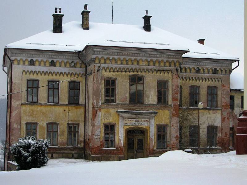 Budova bývalé peckovské Občanské záložny.
