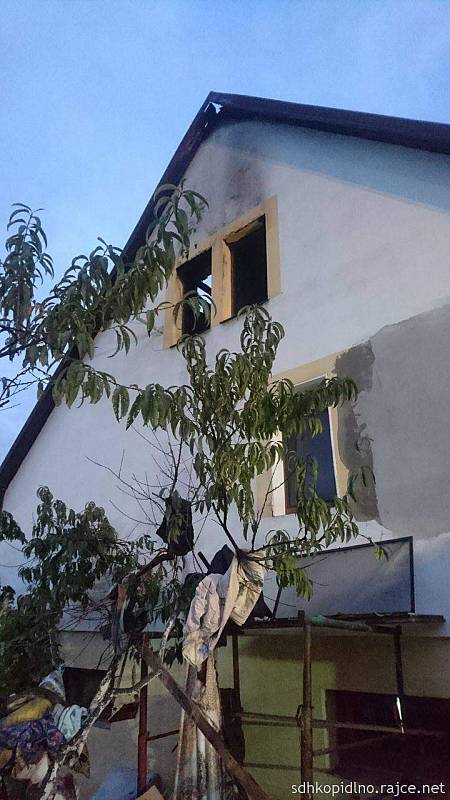 Zásah u požáru domu v Chyjicích.