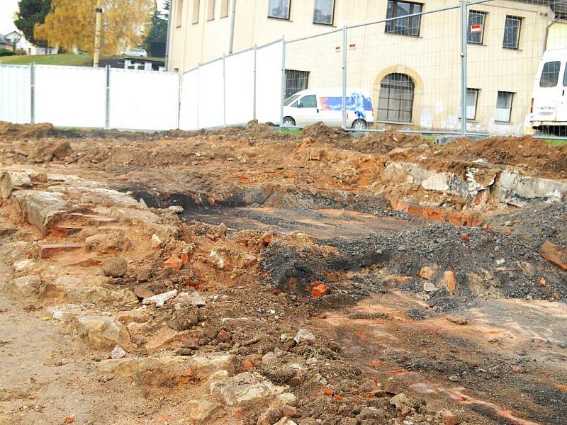 Archeologické naleziště v Hořicích při stavbě obchodu Lidl.