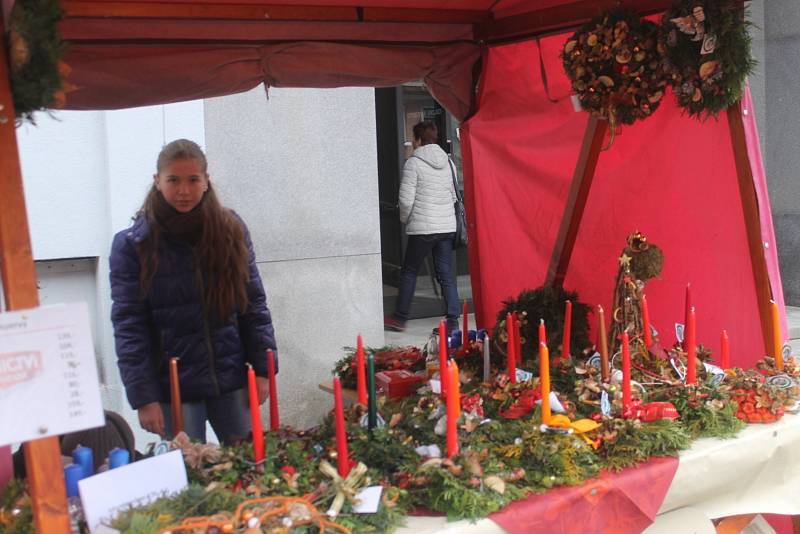 Vánoční trhy v novopacké Střední škole gastronomie a služeb.