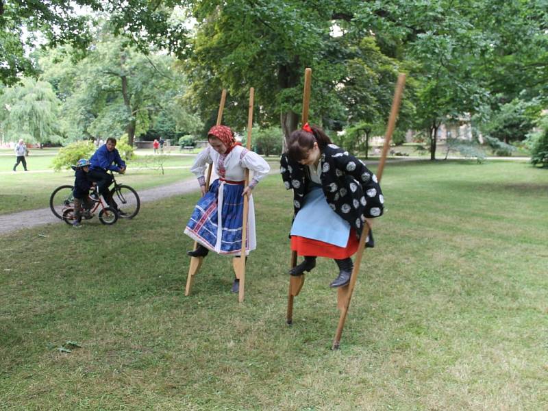 Bělohradské folklorní slavnosti Pod Zvičinou.