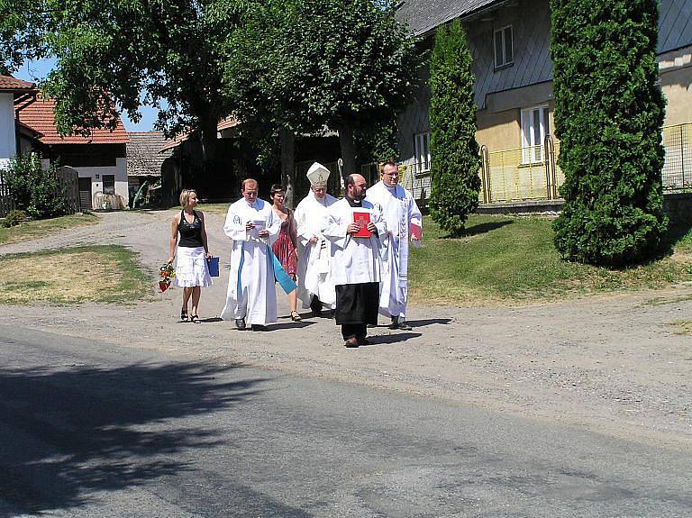 Z oslav 100 let kaple Nejsvětější Trojice v Zelenecké Lhotě.