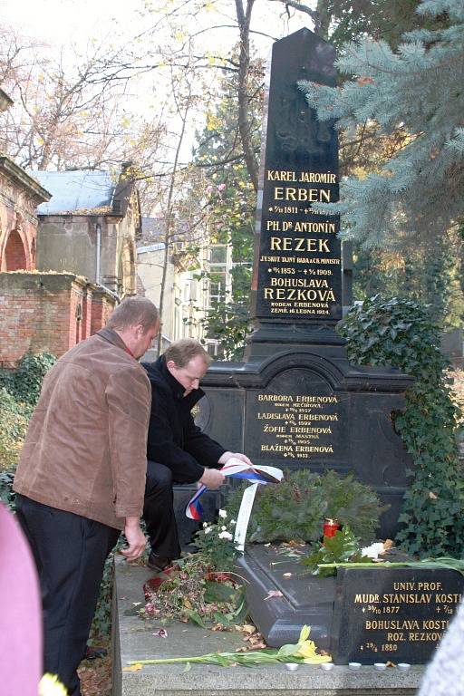 Erbenův hrob na Olšanských hřbitovech v Praze.