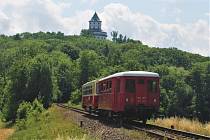 11. sezóna Lokálkou kolem Humprechtu začala v sobotu 1. července. Každý víkend bude vláček podle jízdního řádu projíždět Českým rájem.