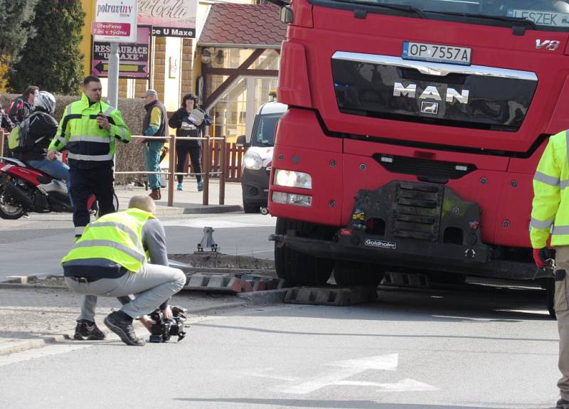 Průjezd nadměrného nákladu Ostroměří