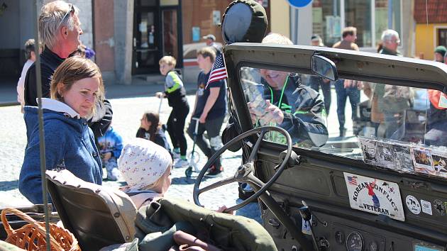 Hořice si každý rok  připomínají výročí průjezdu konvoje americké 23. průzkumné squadrony 16. obrněné divize 3. armády USA generála George Pattona. Dne 8. května 1945 vyhnala německé vojsko z Lázni Velichovek.